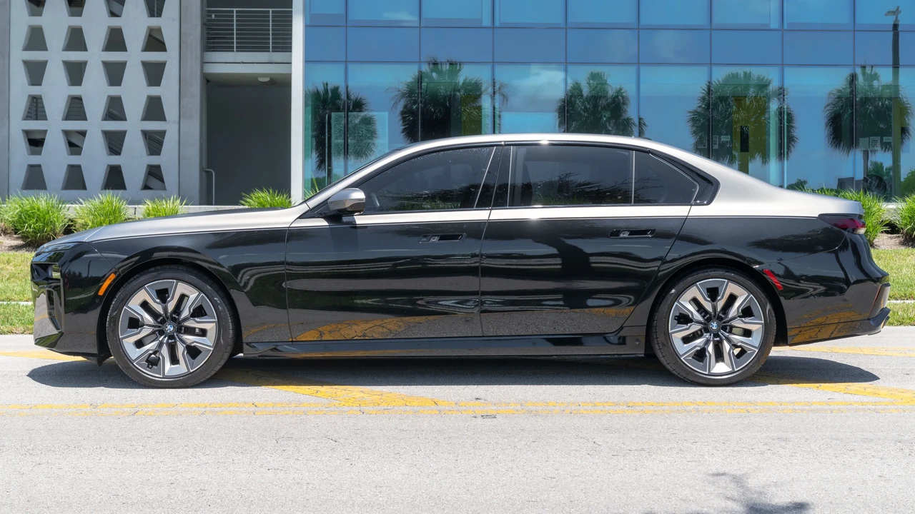 2024 BMW G70 7 Series - Image 8 of 31