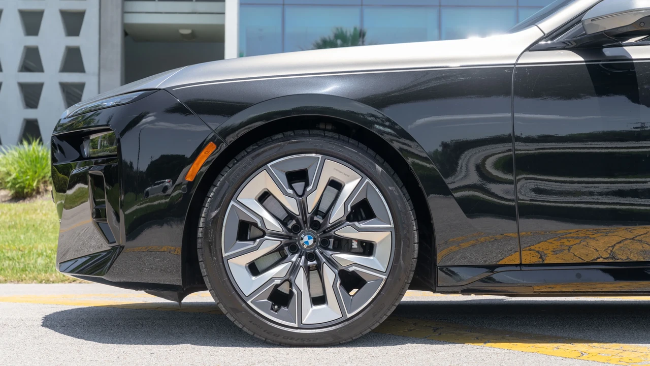 2024 BMW G70 7 Series - Image 12 of 31