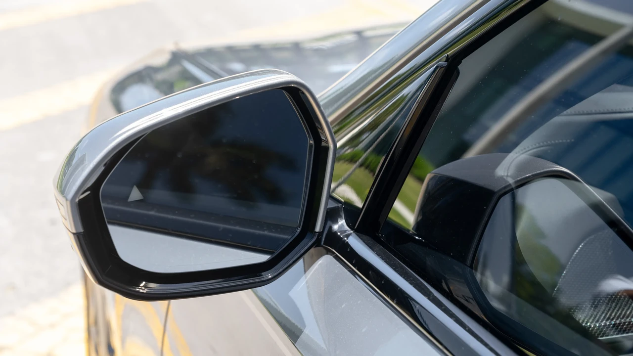 2024 BMW G70 7 Series - Image 18 of 31