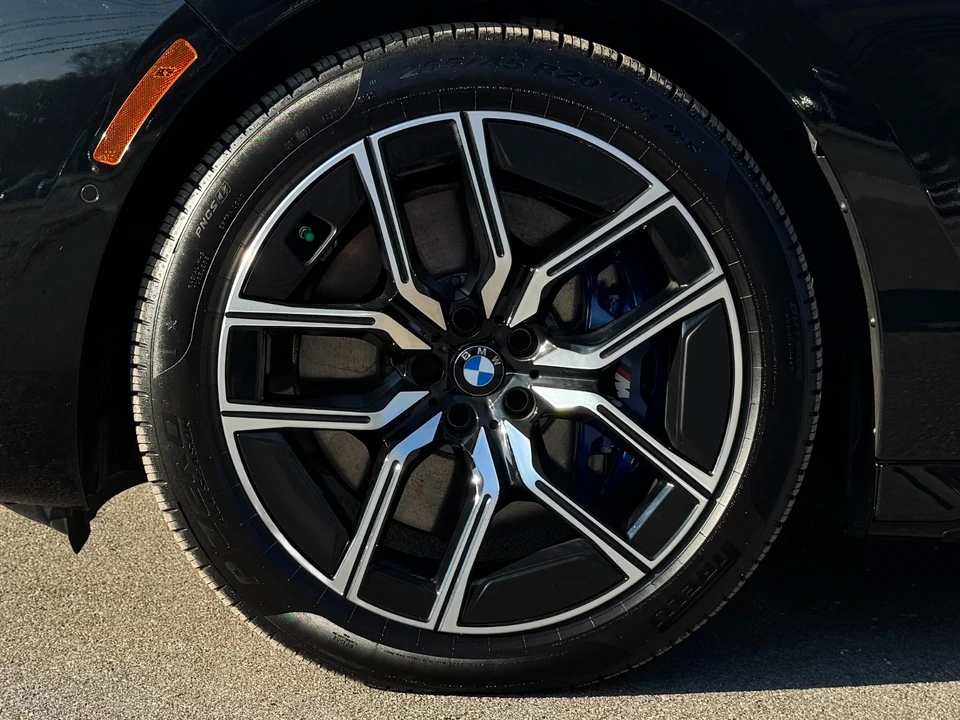 2024 BMW G70 7 Series - Image 14 of 21
