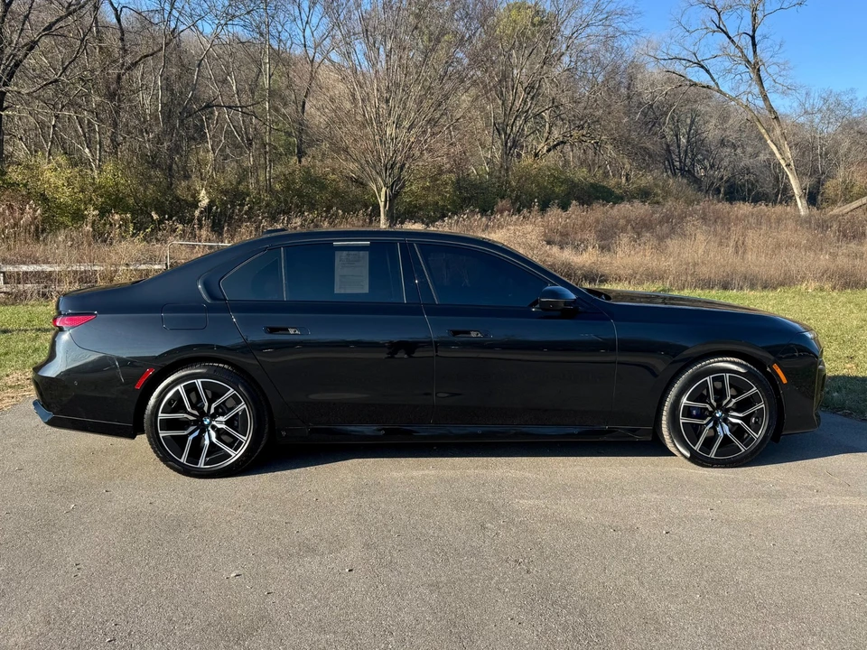 2024 BMW G70 7 Series - Image 8 of 12