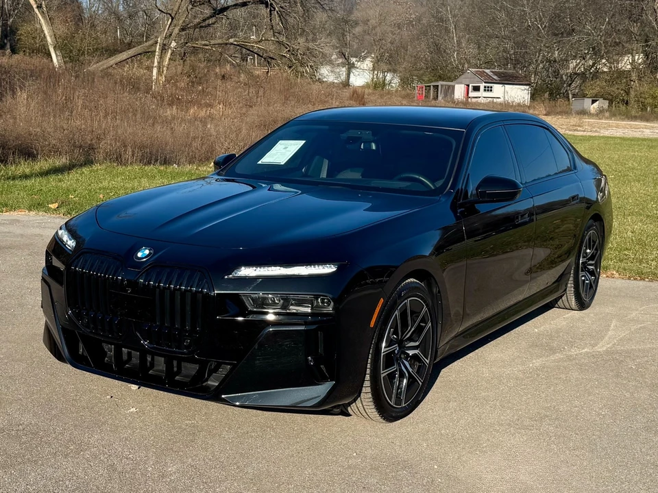 2024 BMW G70 7 Series - Image 2 of 12