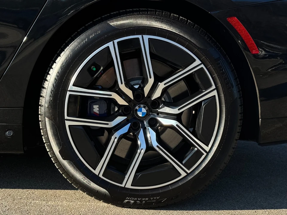 2024 BMW G70 7 Series - Image 12 of 21