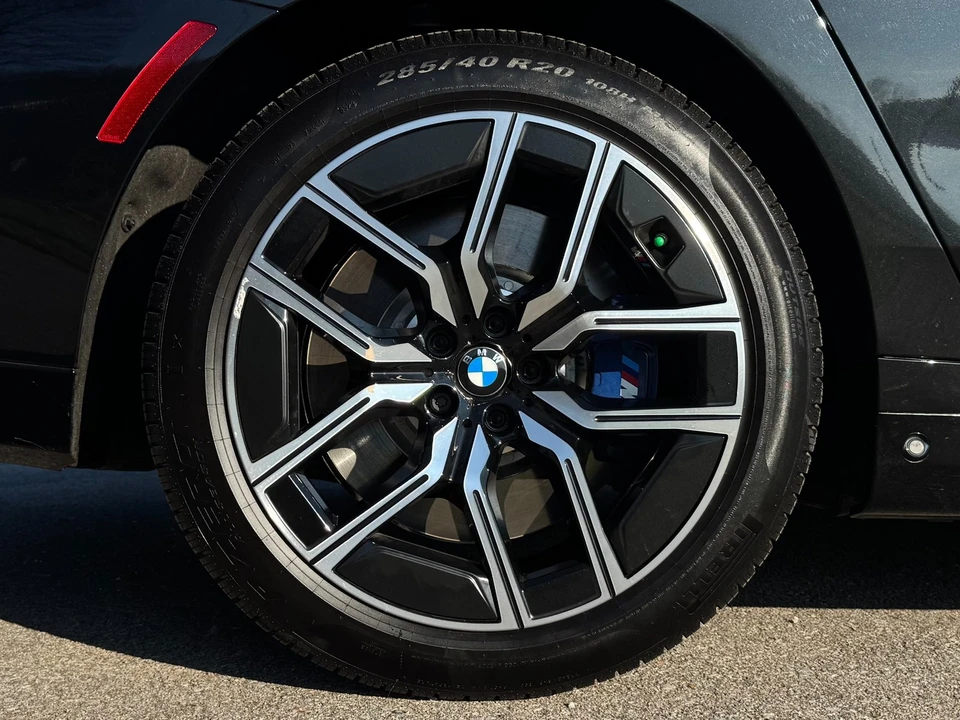 2024 BMW G70 7 Series - Image 11 of 12