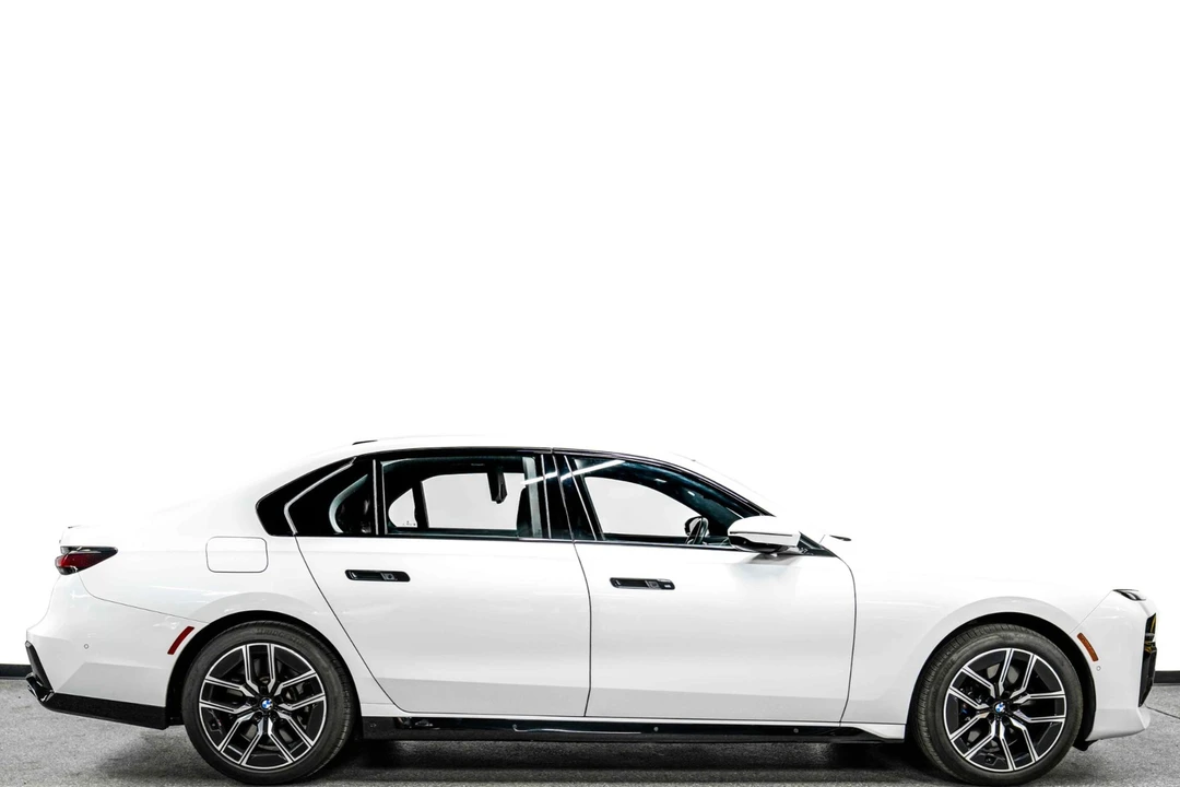 2024 BMW G70 7 Series - Image 2 of 21