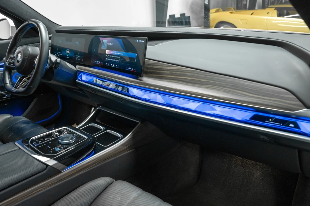 2024 BMW G70 7 Series - Image 13 of 21