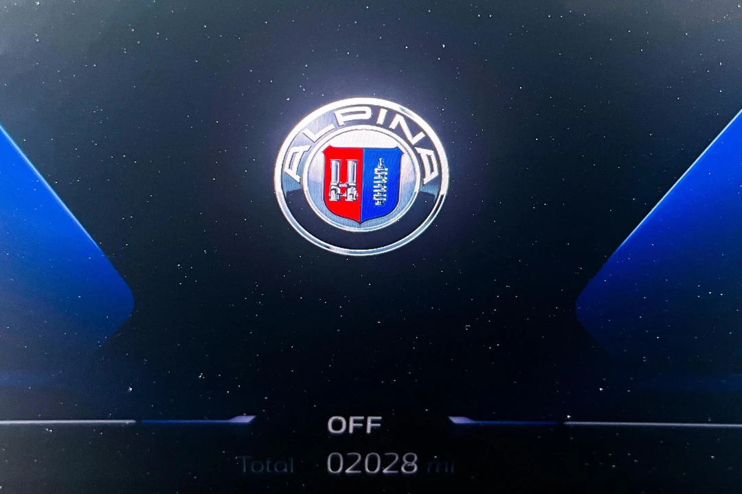 2024 BMW Alpina XB7 - Image 27 of 31