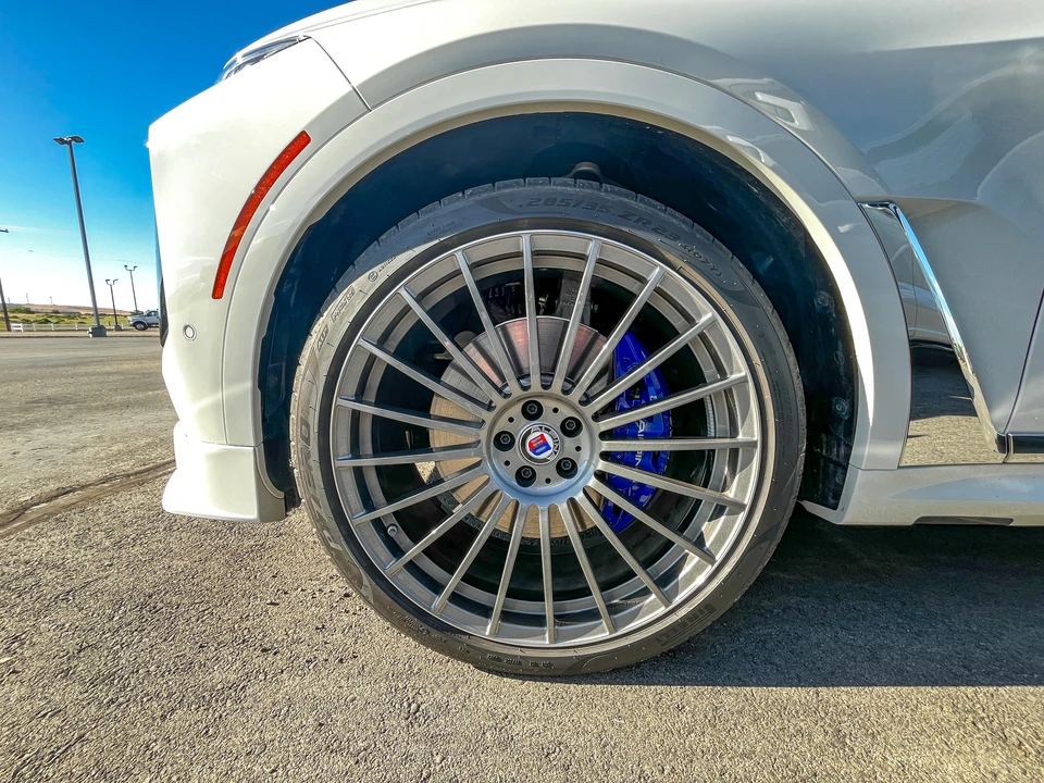 2024 BMW Alpina XB7 - Image 19 of 31