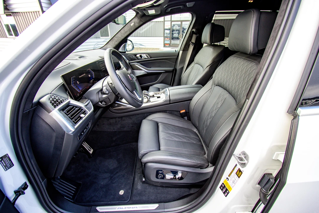 2024 BMW Alpina XB7 - Image 28 of 31