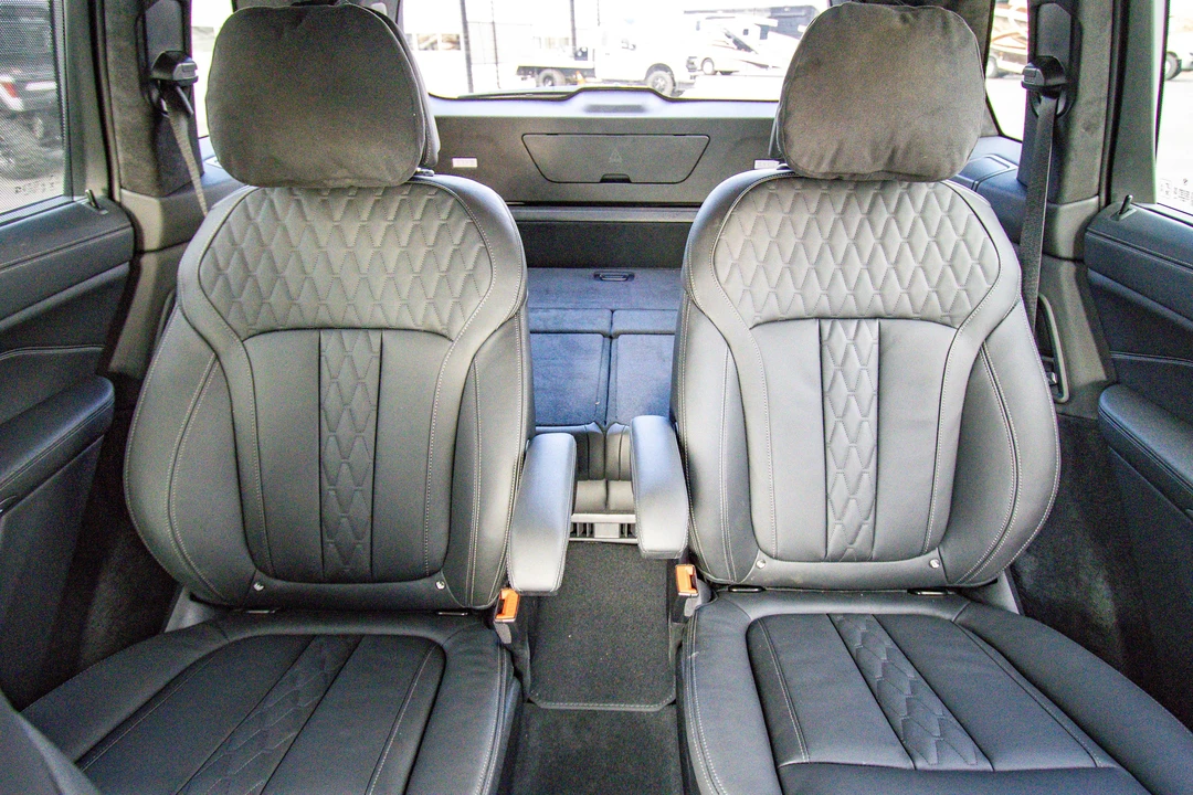 2024 BMW Alpina XB7 - Image 26 of 31