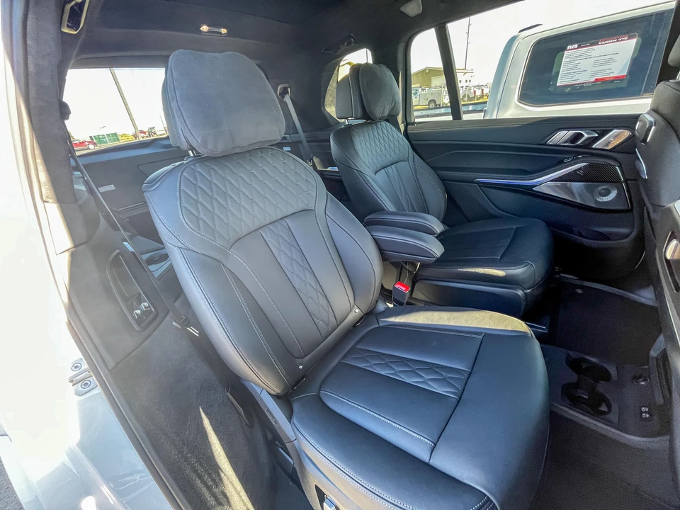 2024 BMW Alpina XB7 - Image 30 of 31