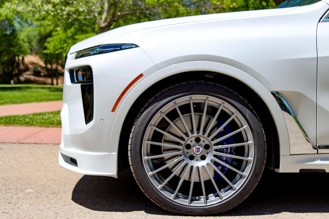 2024 BMW Alpina XB7 - Image 18 of 31