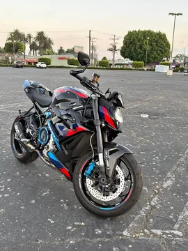 2024 BMW M1000R