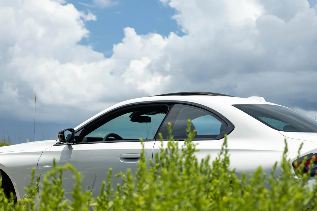 2024 BMW G42 M240i - Image 27 of 31