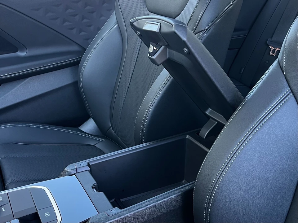 2024 BMW G42 M240i - Image 14 of 21