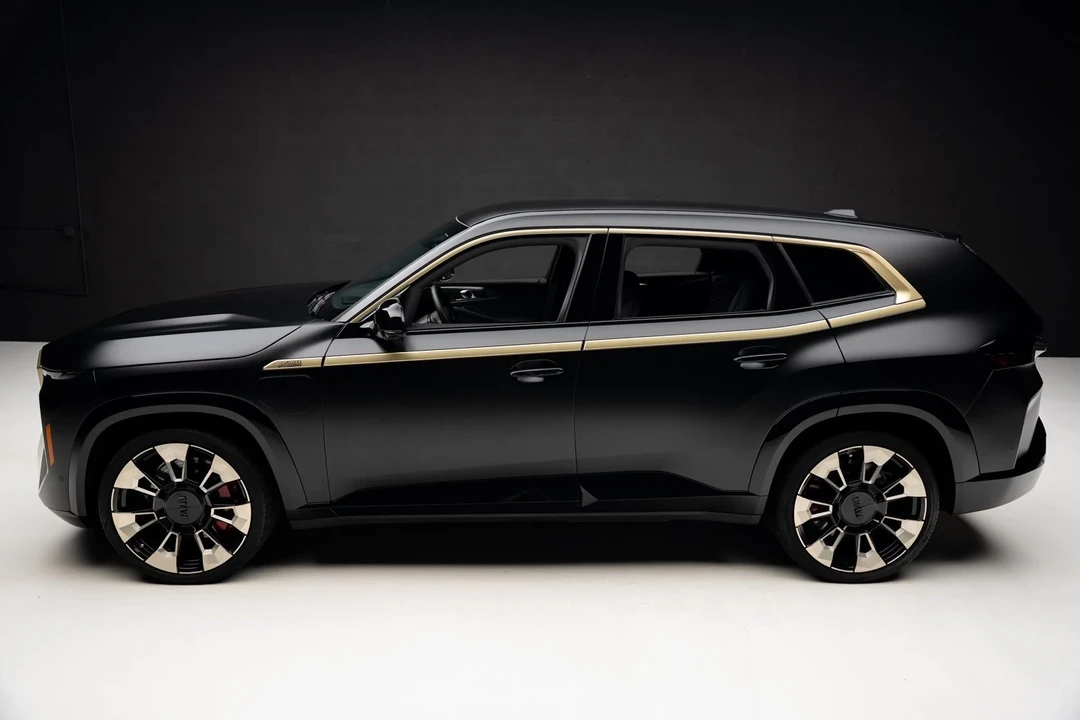 2024 BMW XM - Image 16 of 21