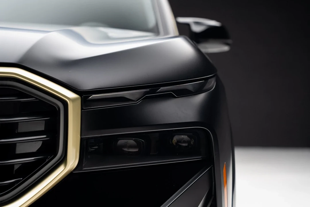 2024 BMW XM - Image 9 of 21