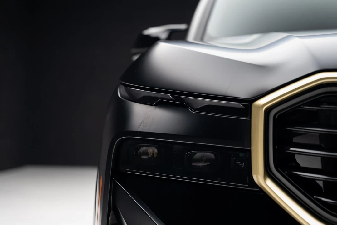 2024 BMW XM - Image 8 of 21