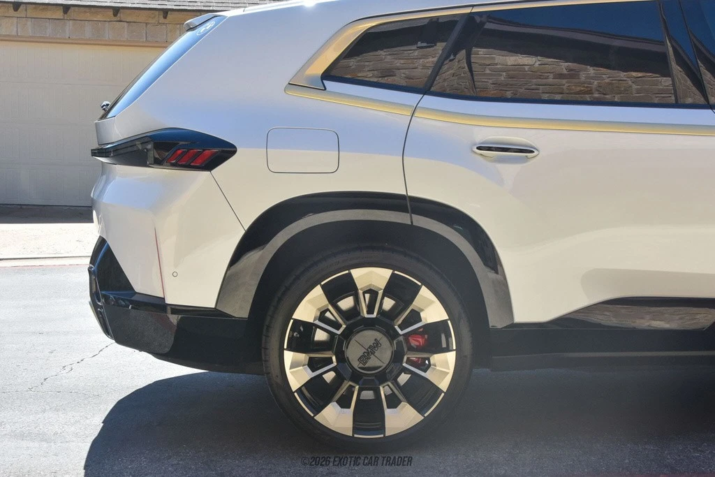 2024 BMW XM - Image 10 of 12