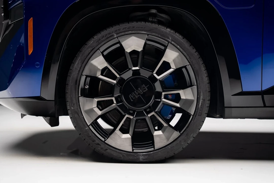 2024 BMW XM - Image 19 of 21