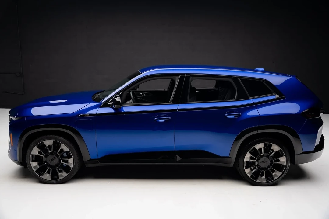 2024 BMW XM - Image 14 of 21