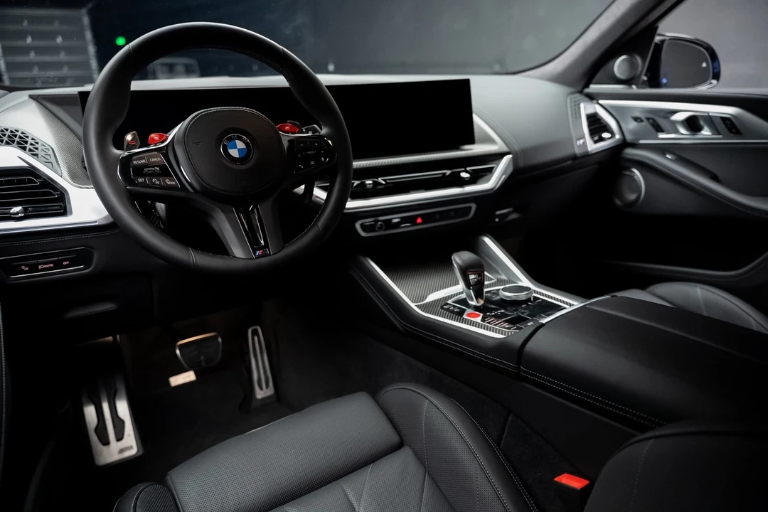 2024 BMW XM - Image 2 of 12