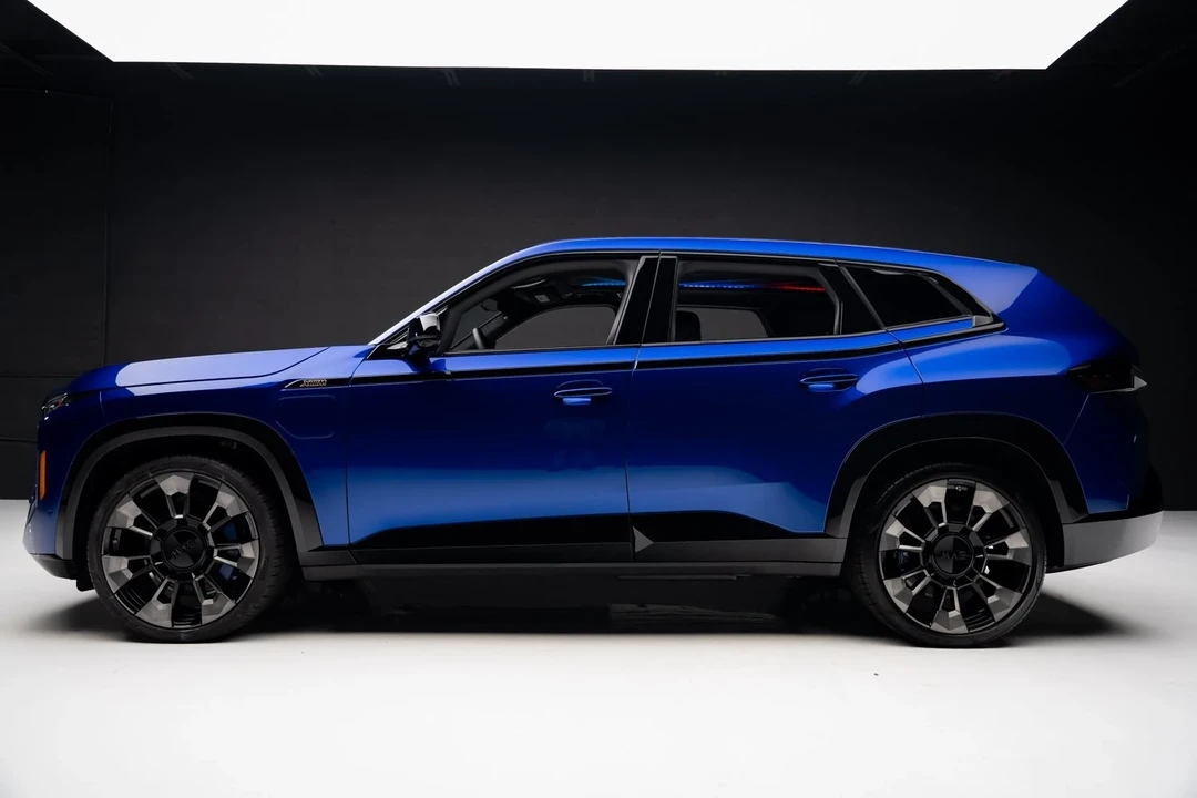 2024 BMW XM - Image 15 of 21