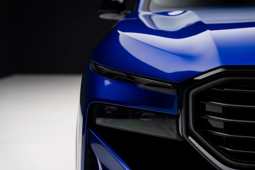 2024 BMW XM - Image 7 of 12