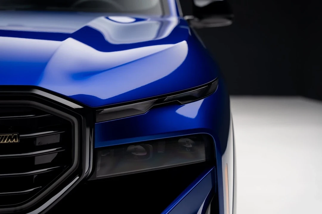 2024 BMW XM - Image 8 of 12