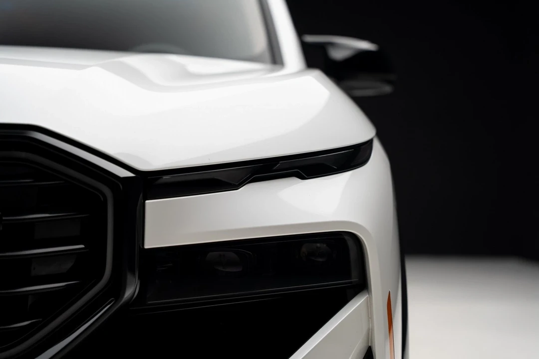 2024 BMW XM - Image 7 of 12