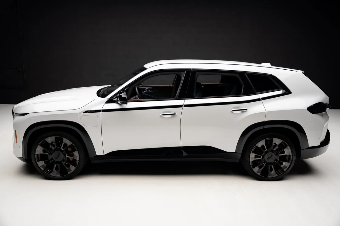 2024 BMW XM - Image 14 of 21