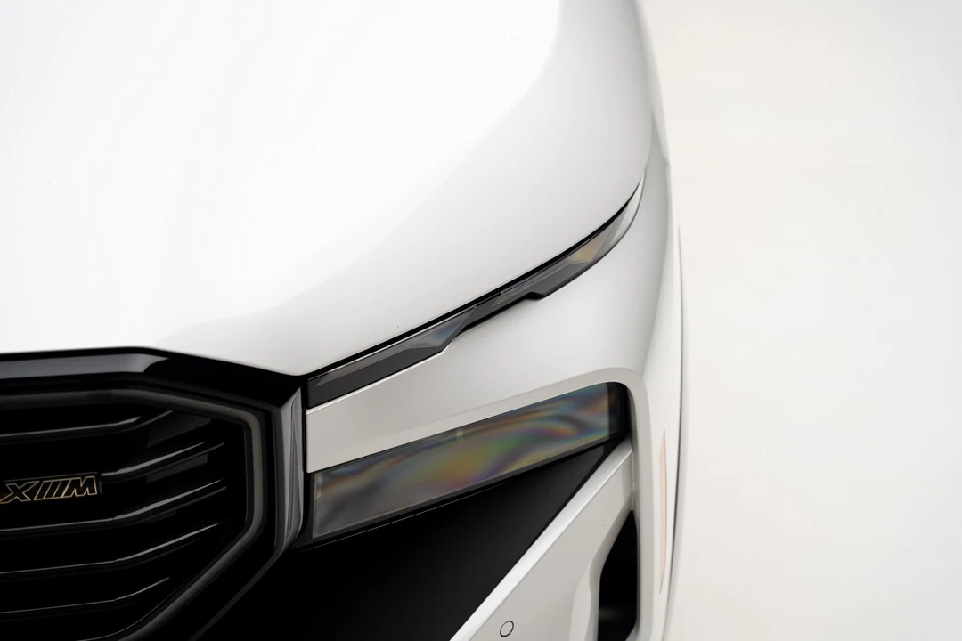 2024 BMW XM - Image 8 of 12