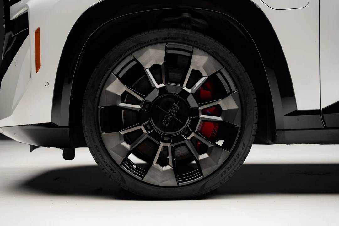 2024 BMW XM - Image 17 of 21