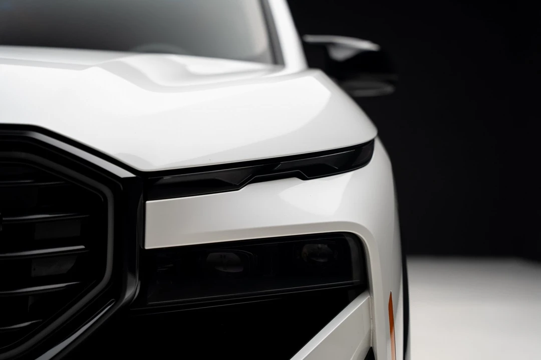 2024 BMW XM - Image 7 of 12