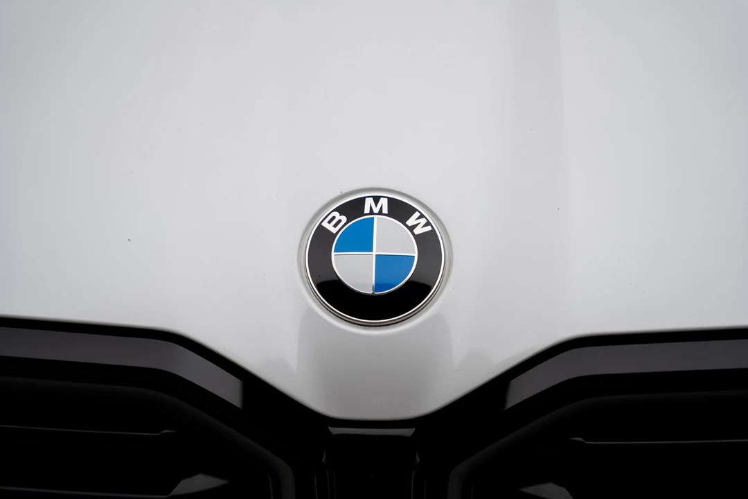 2024 BMW XM - Image 10 of 12
