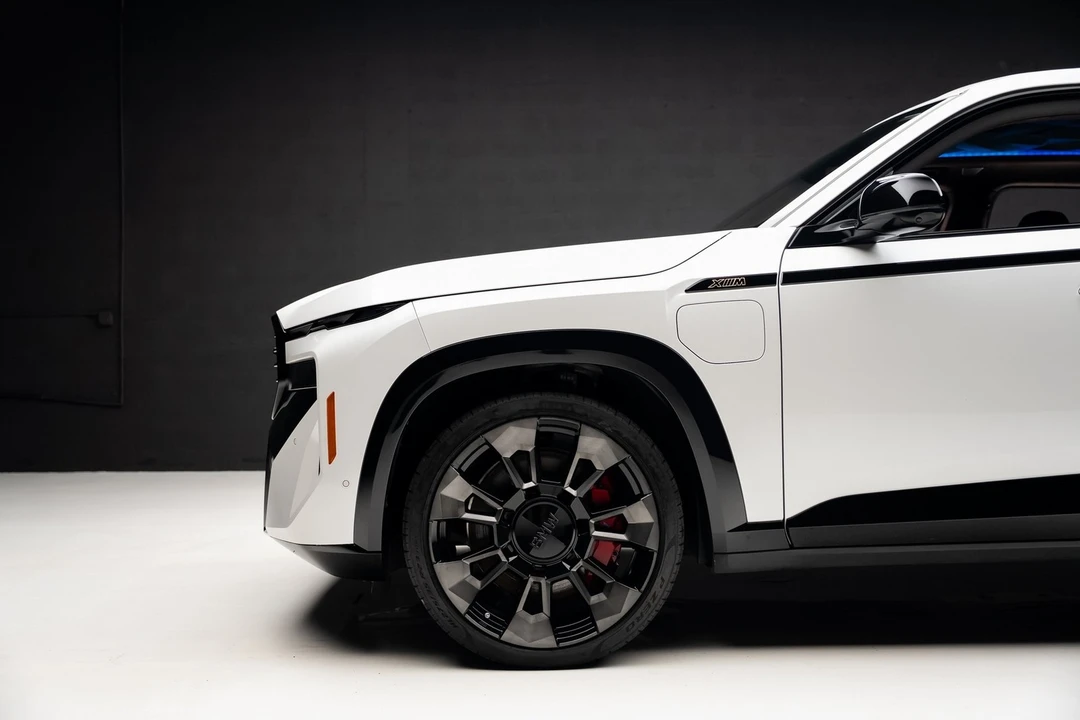 2024 BMW XM - Image 16 of 21