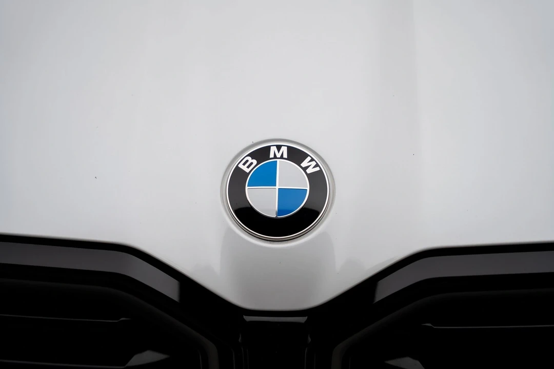 2024 BMW XM - Image 10 of 12