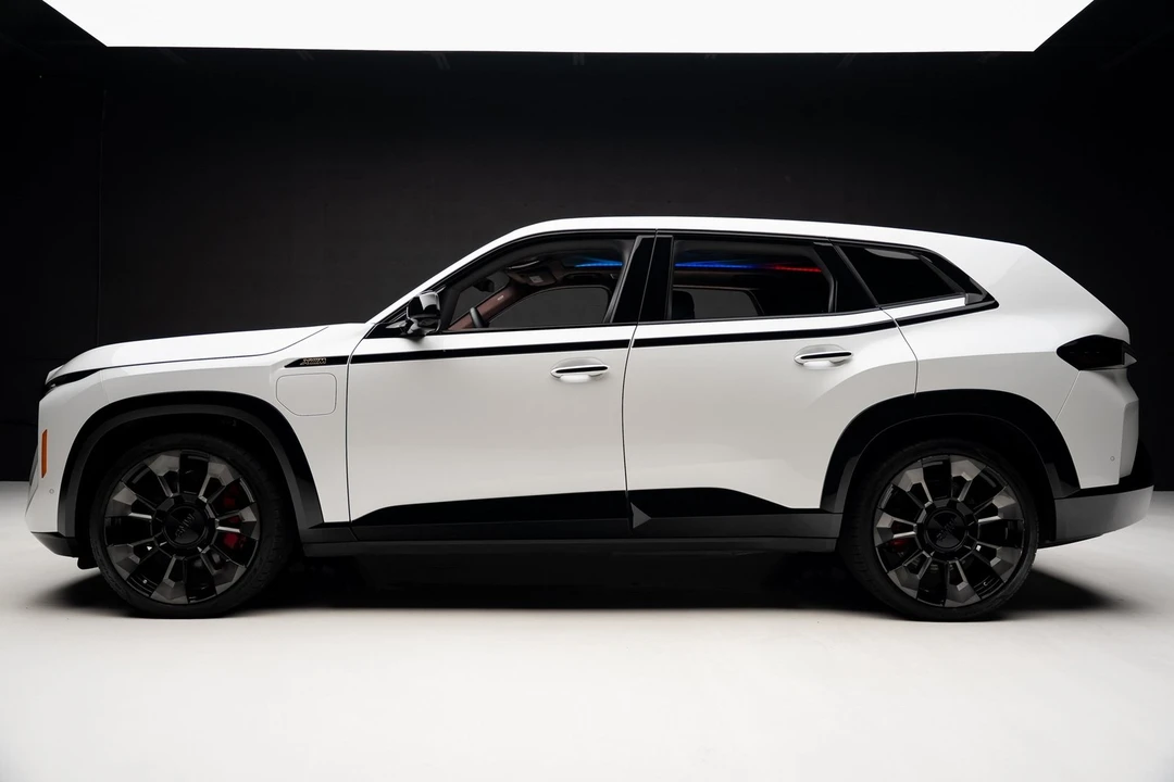 2024 BMW XM - Image 15 of 21