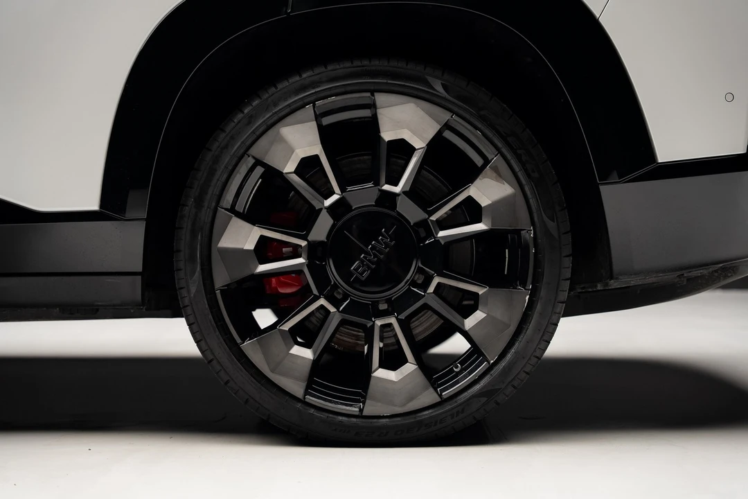 2024 BMW XM - Image 19 of 21