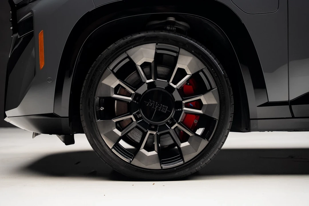 2024 BMW XM - Image 17 of 21