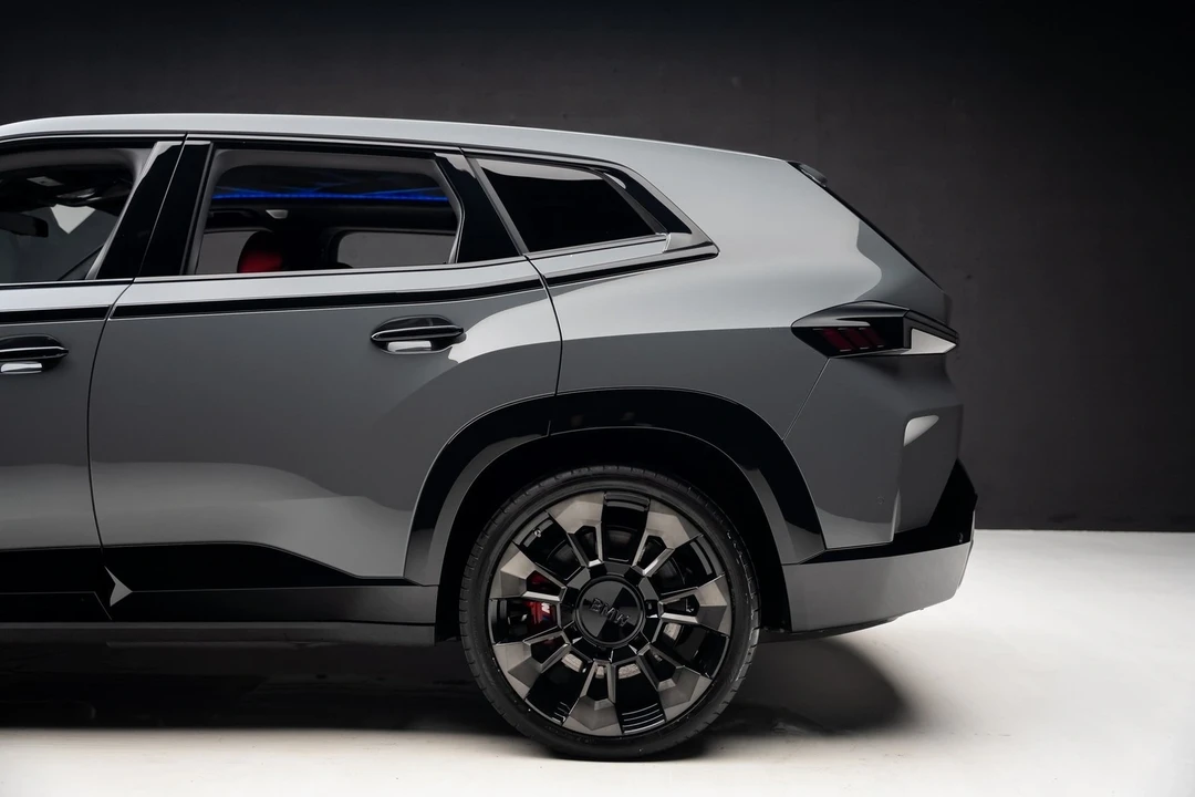 2024 BMW XM - Image 18 of 21