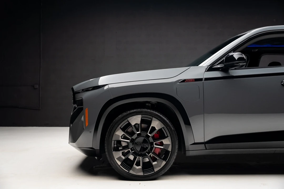 2024 BMW XM - Image 16 of 21