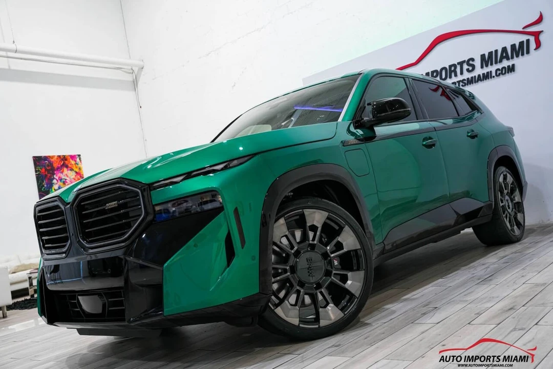 2024 BMW XM - Image 3 of 12