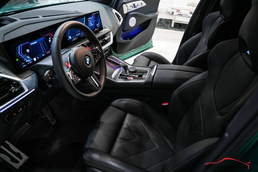 2024 BMW XM - Image 9 of 12