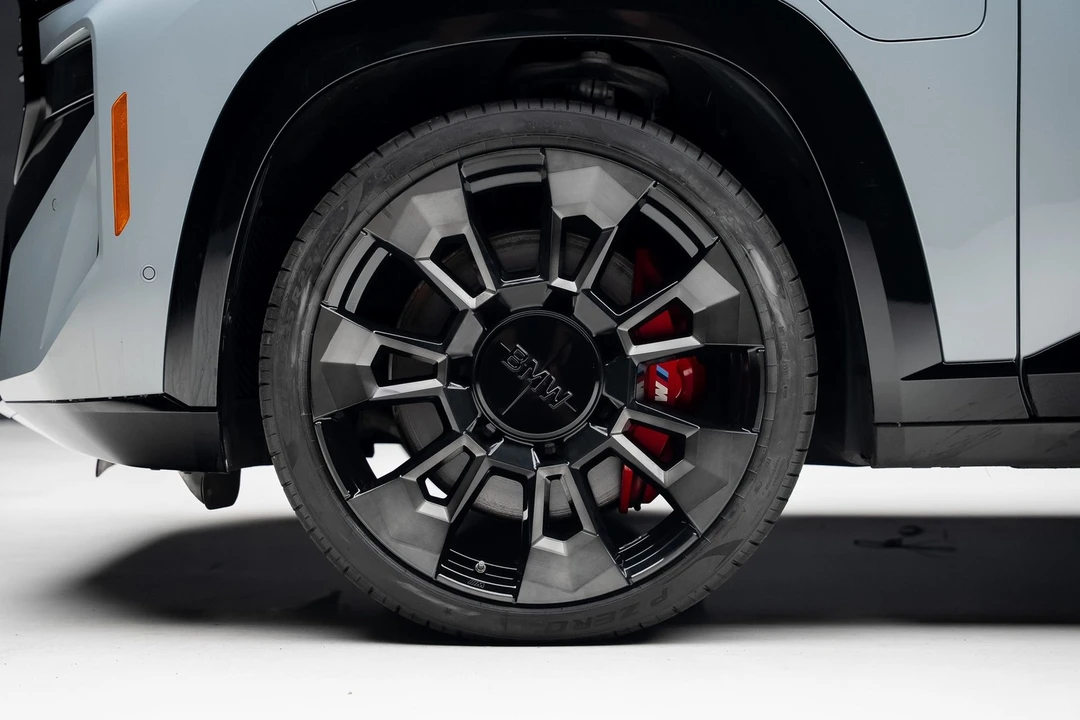 2024 BMW XM - Image 19 of 21