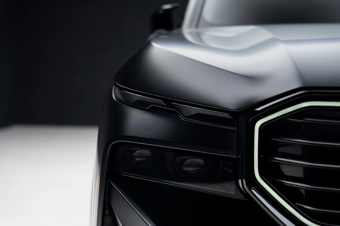 2024 BMW XM - Image 8 of 12