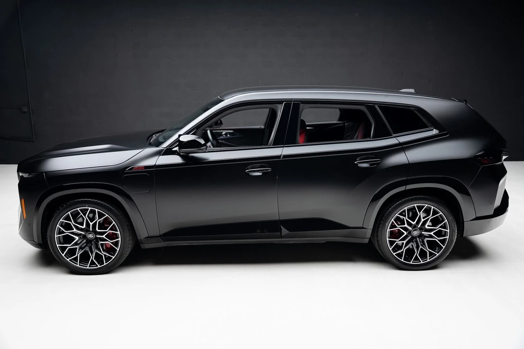 2024 BMW XM - Image 16 of 21