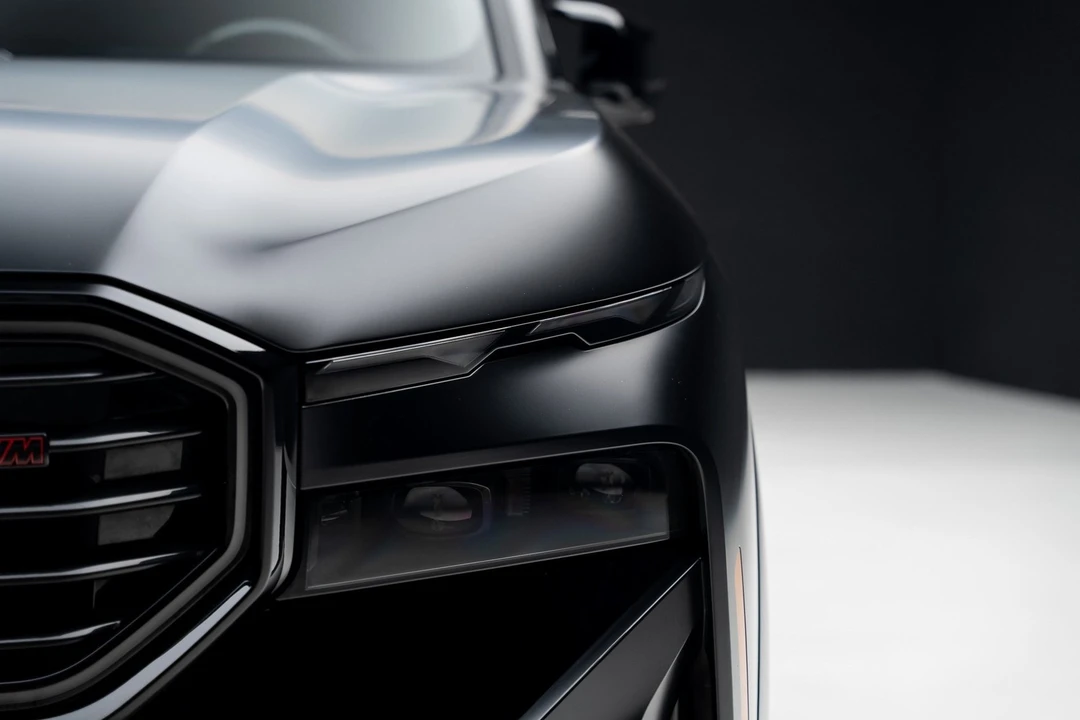 2024 BMW XM - Image 9 of 12