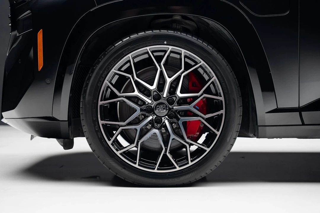 2024 BMW XM - Image 19 of 21