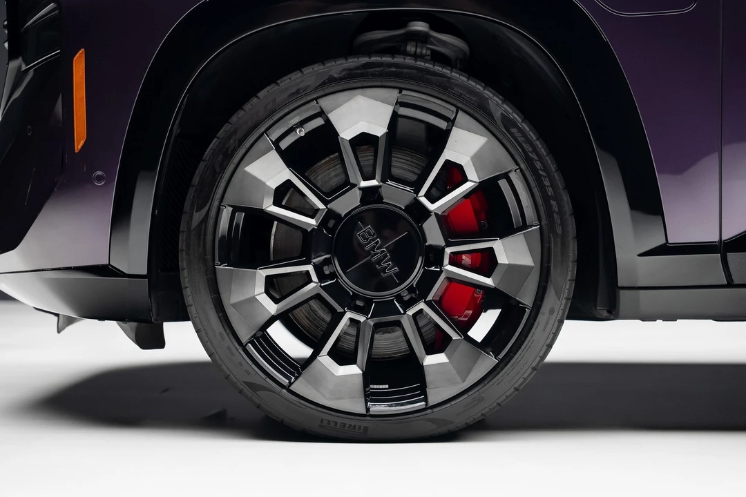 2024 BMW XM - Image 19 of 21